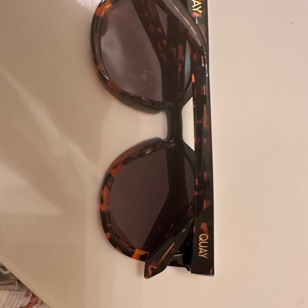 QUAY SUNGLASSES